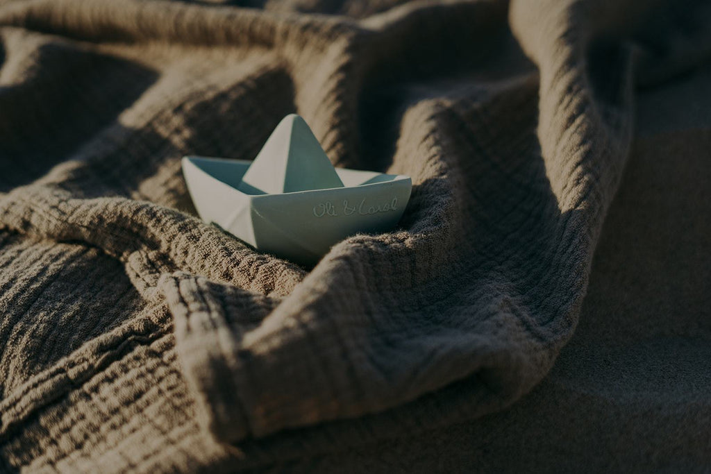 Badspeeltje origami boot - Mint - Oli & Carol
